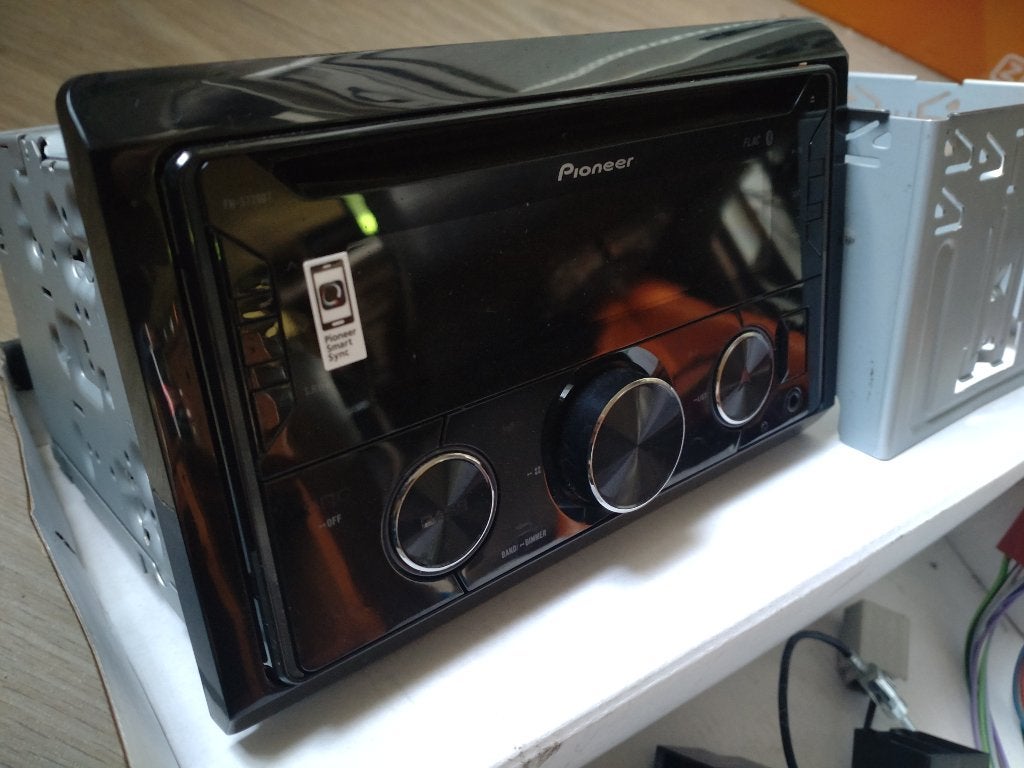 Pioneer FH-S720BT 2DIN autoradio + aansluitkabel Volvo (ISO), Ophalen of Verzenden, Zo goed als nieuw