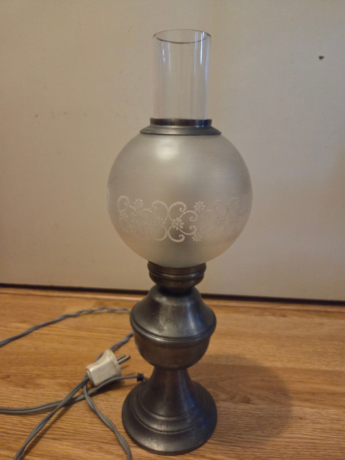 Vintage lamp met glazenbol, Antiek en Kunst, Antiek | Lampen, Ophalen