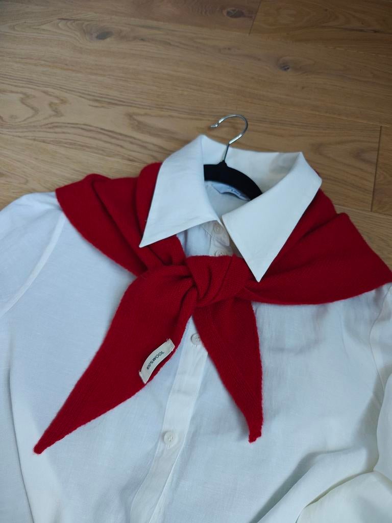 Nieuwe Rode Driehoekige 100% Wollen Dieprode Sjaal, Kleding | Dames, Maat 38/40 (M), 100% Wool, Nieuw, Ophalen of Verzenden
