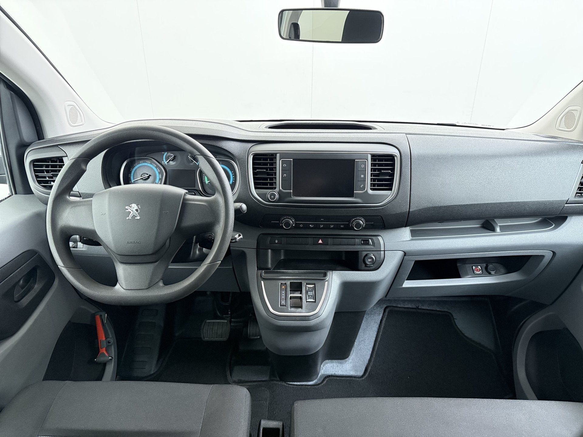 Peugeot e-Expert Automaat 50kWh Incl Btw SOH 92% 9-Persoons, Auto's, Peugeot, 1987 kg, Gebruikt, Overige carrosserieën, Origineel Nederlands