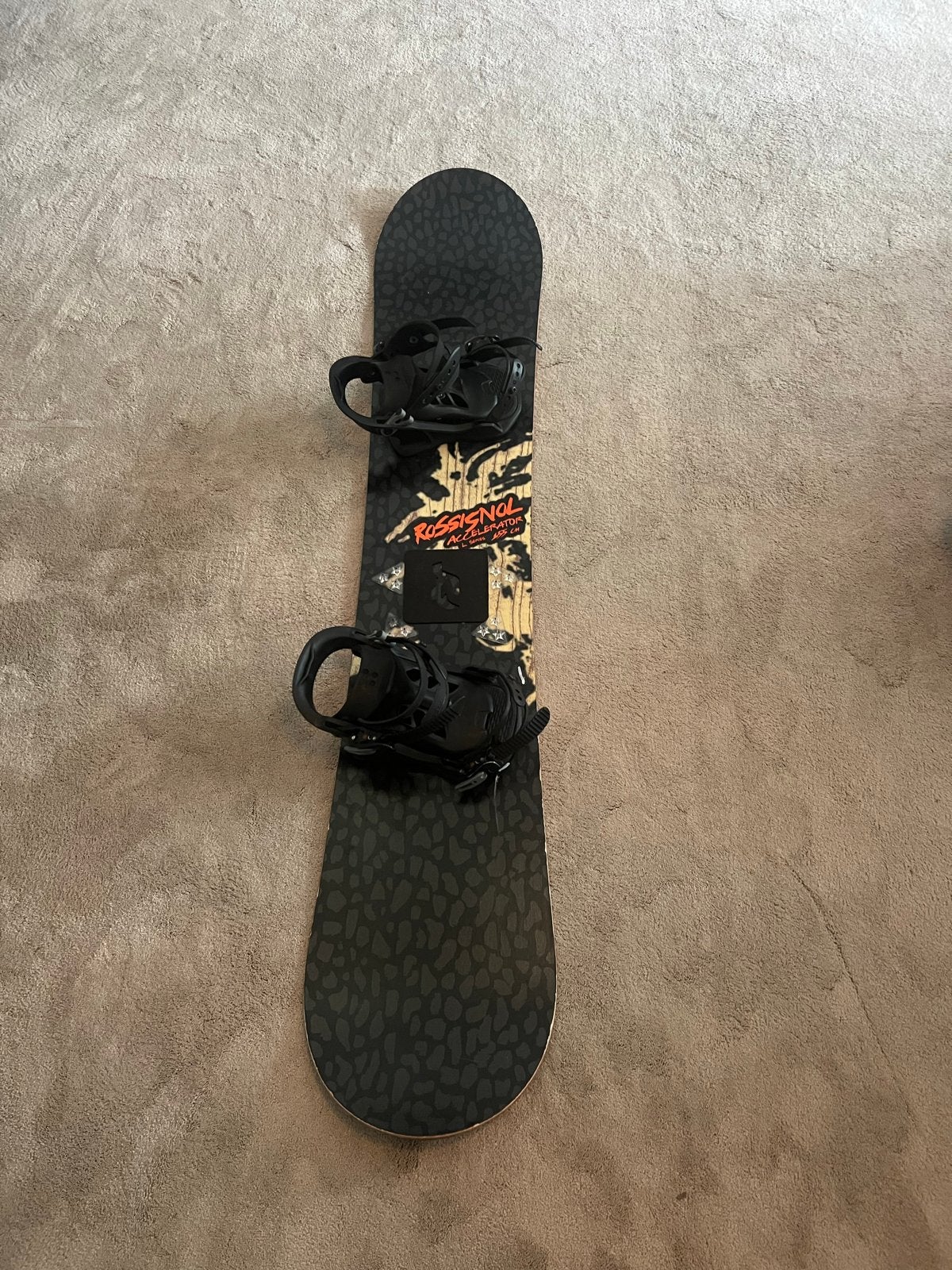 Rossignol Accelerator Snowboard 155 cm met bindingen, Sport en Fitness, Ophalen of Verzenden, Gebruikt, Board