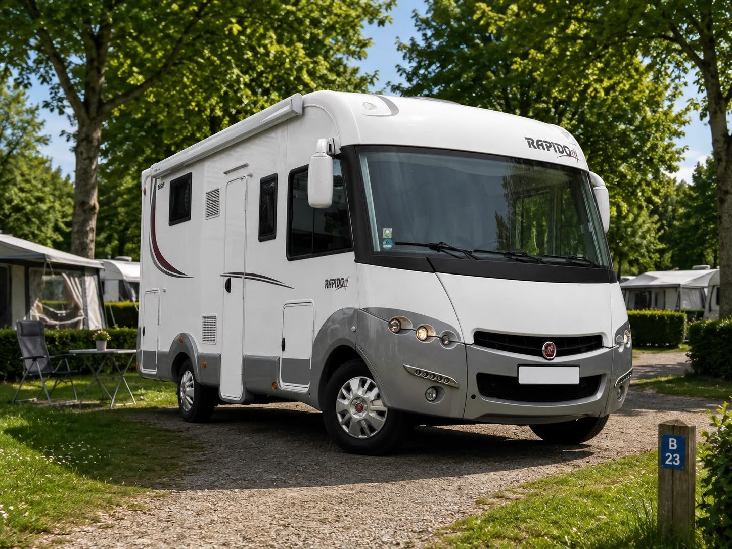 Rapido 850F | 40.600 km | Dakairco | Hefbed | queen, Caravans en Kamperen, Achteruitrijcamera, Elektrische ramen, Bedrijf, Rapido