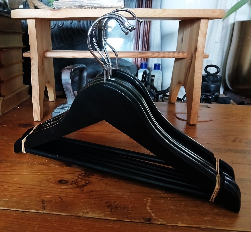 Kinder baby kledinghangers zwart hout 25x, Ophalen of Verzenden, Zo goed als nieuw, Wanddecoratie