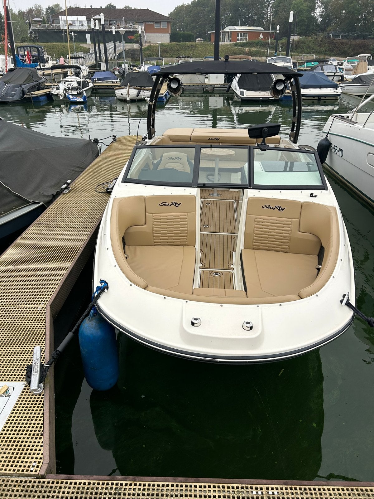 Sea Ray SPX 230 met krachtige 300 pk, 6.2 MPI V8 Mercury, Watersport en Boten, Ophalen, Binnenboordmotor, Zo goed als nieuw, Sea Ray