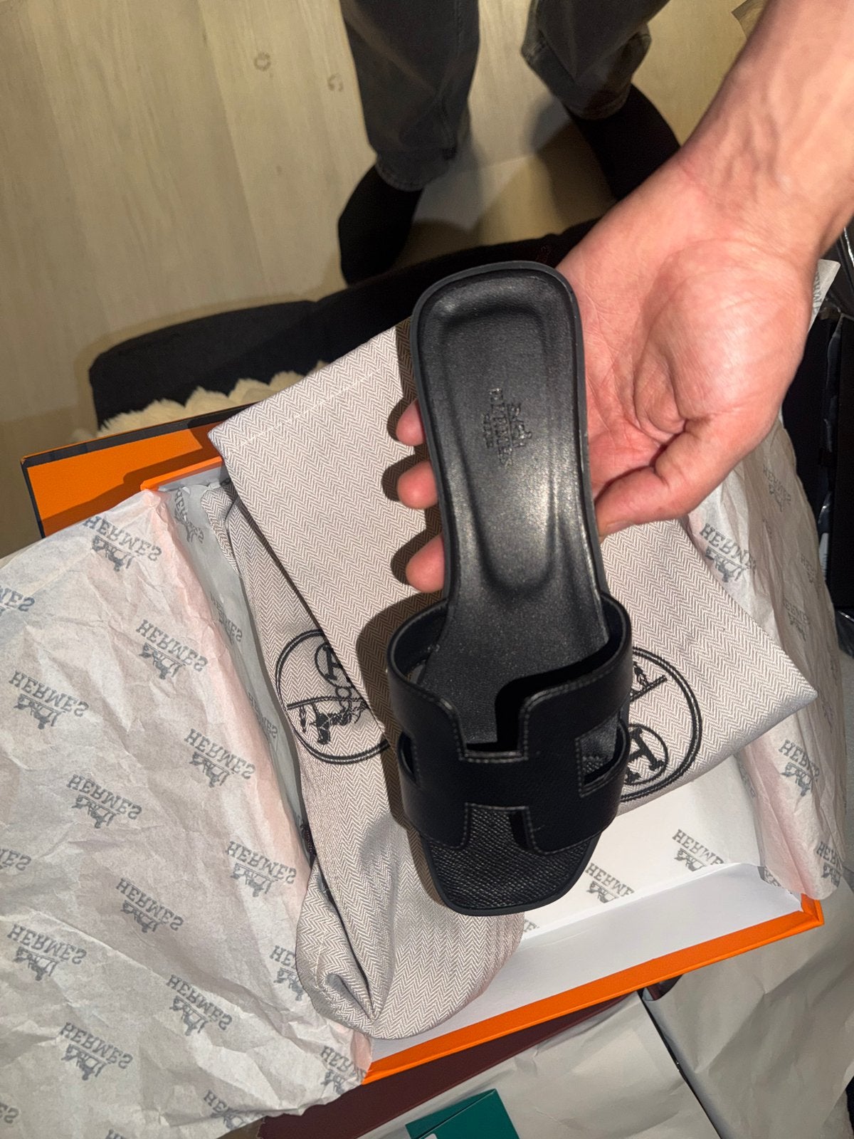 Hermes Slippers Leer Maat 37 Zwart, Ophalen of Verzenden, Zo goed als nieuw, Zwart, Slippers