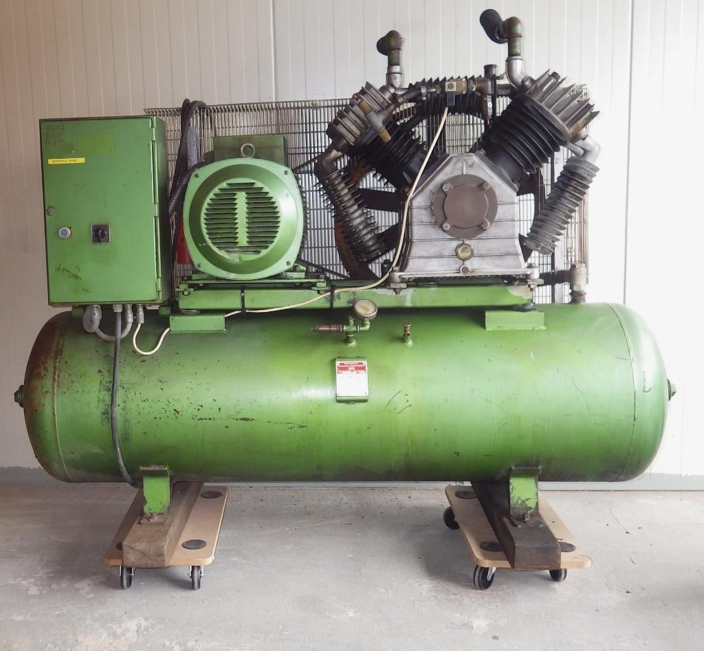 * Zware BIAB compressor* Oud maar goed werkend., Doe-het-zelf en Verbouw, Compressors, Gebruikt, 10 bar of meer, 100 liter of meer