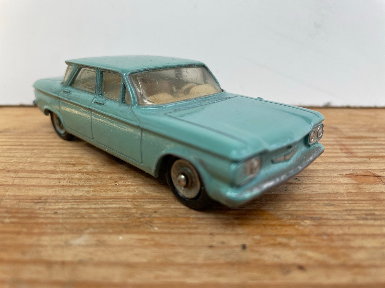 Dinky Toys Chevrolet Corvair 552 - Vintage Speelgoedauto, Hobby en Vrije tijd, Modelauto's | 1:43, Ophalen of Verzenden, Gebruikt