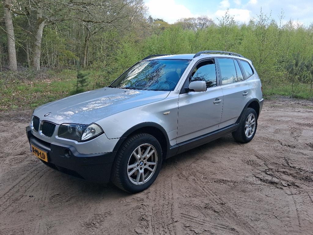 VoorBumper inc de zwarte spatbordranden en skirts Bmw E83, Auto-onderdelen, Ophalen, Gebruikt, Voor, Bumper