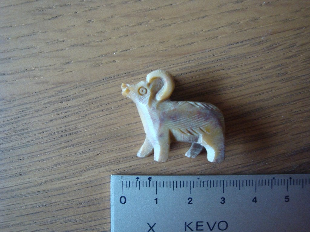 Stenen beeldje steenbok nieuw poppenhuis miniatuur letterbak, Ophalen of Verzenden, Zo goed als nieuw, Toebehoren