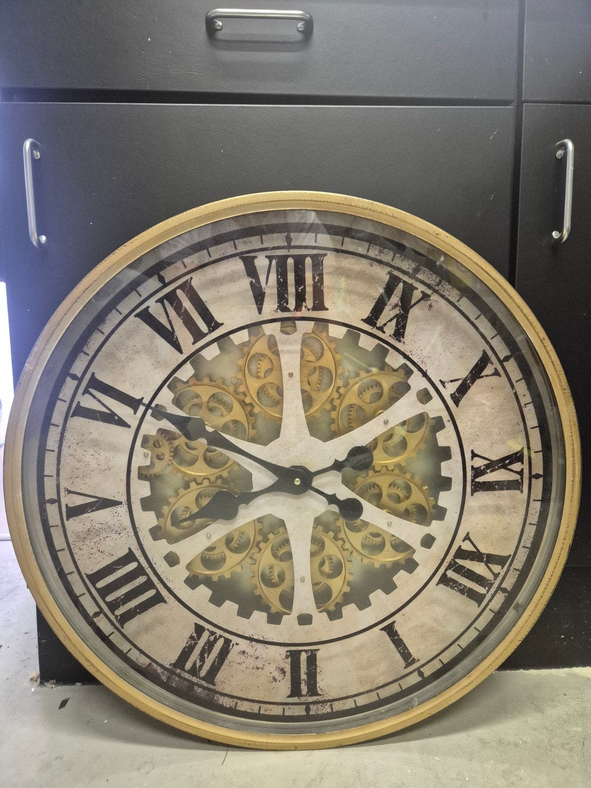 Grote wandklok met zichtbaar uurwerk - Industrieel design, Huis en Inrichting, Ophalen, Wandklok