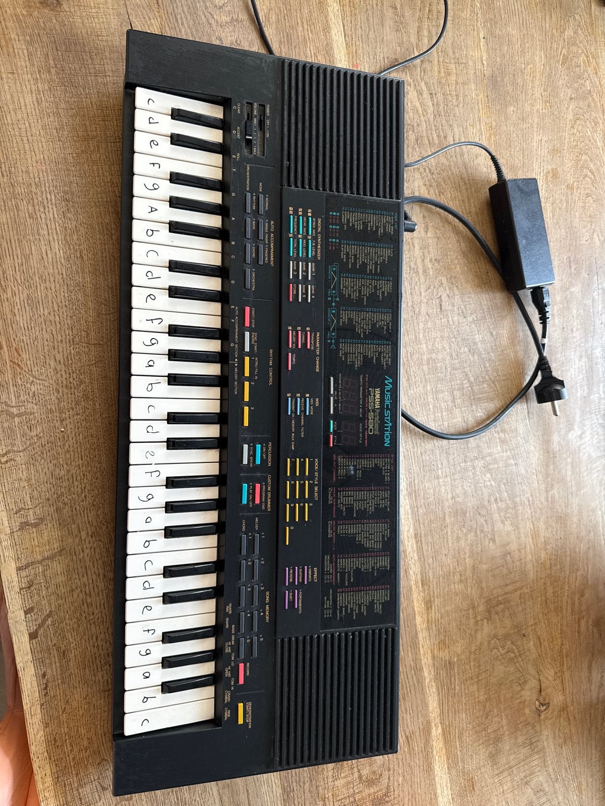 Yamaha PortaSound PSS-580 Music Station Keyboard, Muziek en Instrumenten, Keyboards, Ophalen, Gebruikt, Overige aantallen, Midi-aansluiting