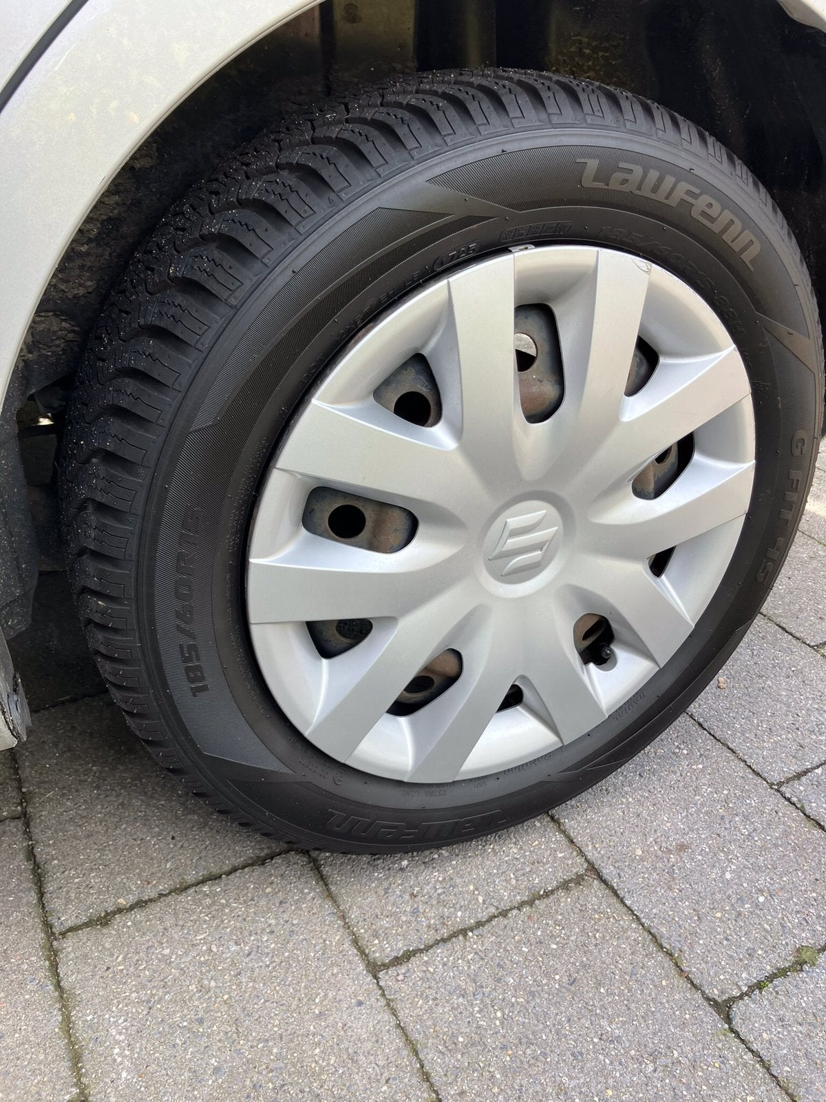 All season banden/stalen velg/wieldop Suzuki Swift 185/60/15, Ophalen, Gebruikt, 15 inch, 185 mm