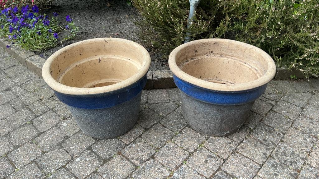 Twee grote stenen bloempotten, Tuin en Terras, Bloempotten, Rond, Nieuw, Minder dan 40 cm, Ophalen