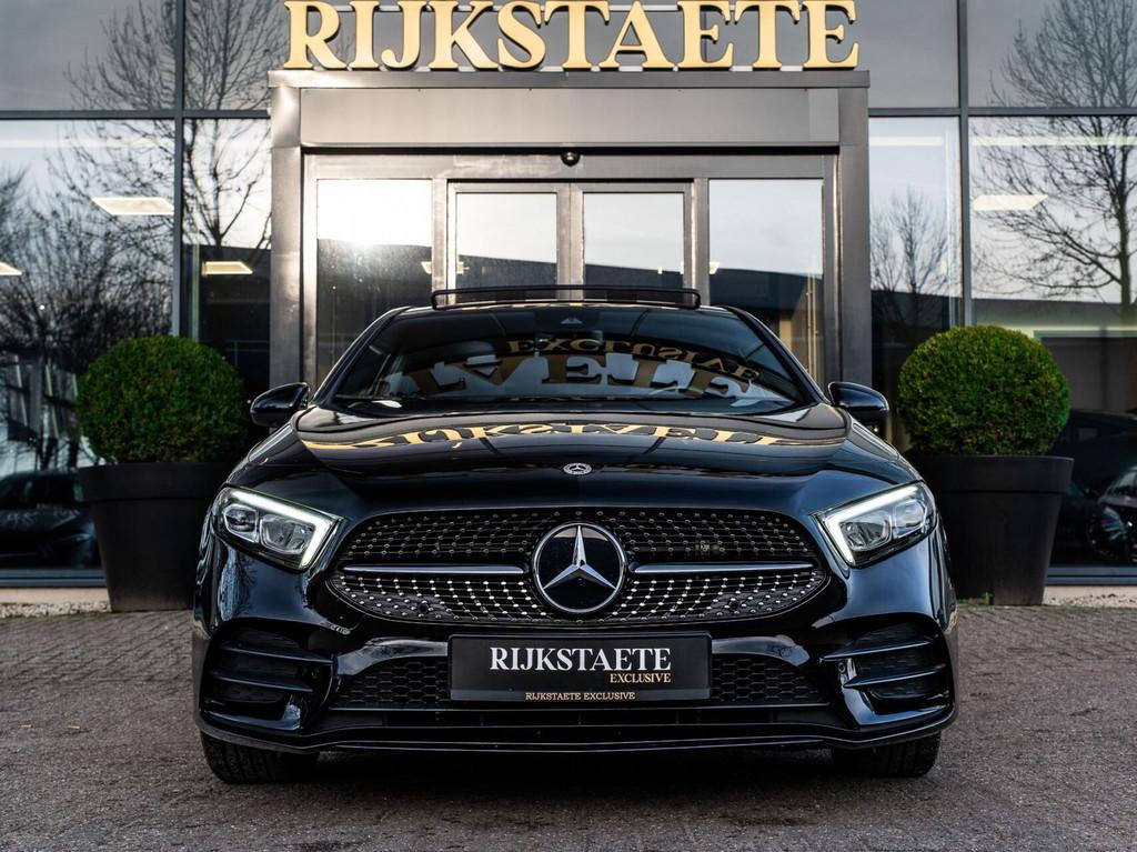 Mercedes A-klasse A250e AMG|PANO|18''|BURMESTER|SFEERVERL., Auto's, Gebruikt, 4 cilinders, Adaptive Cruise Control, Alcantara
