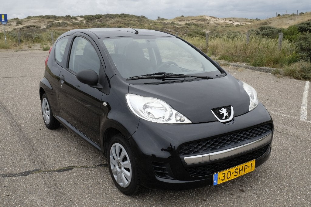 Zeer nette Peugeot 107 1.0 12V E-vti 68PK 3DR 2011 Zwart, Auto's, Peugeot, Voorwielaandrijving, Zwart, 4 cilinders, 4 stoelen