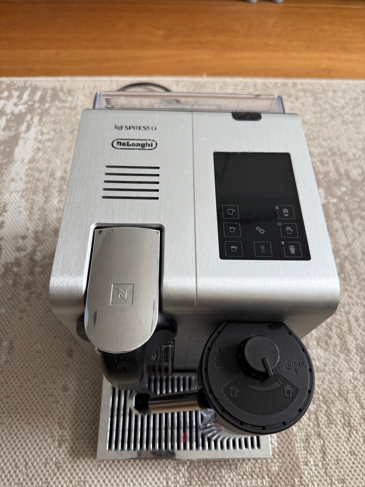 Nespresso De'Longhi Lattissima Touch Koffiemachine, Gebruikt, Koffiemachine, Ophalen of Verzenden, 2 tot 4 kopjes