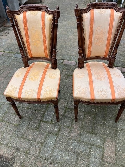stoelen, Ophalen