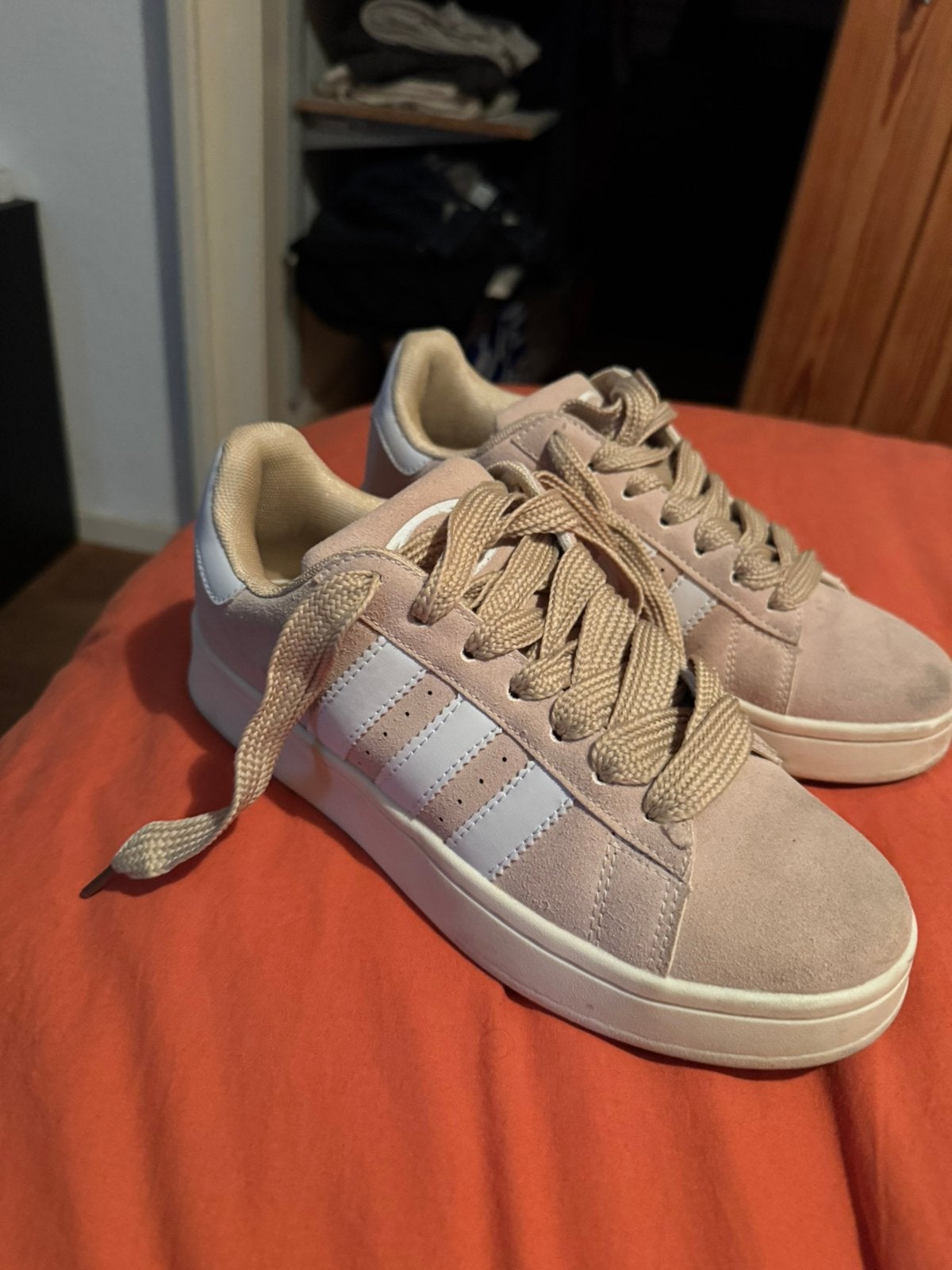 Adidas Campus maat 41, als nieuw, Kleding | Dames, Schoenen, Beige, Ophalen of Verzenden, Sneakers of Gympen, Zo goed als nieuw