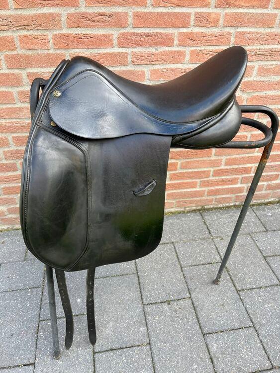 16 en 16,5 inch dressuurzadels, Dressuur, ., Ophalen of Verzenden, Zo goed als nieuw