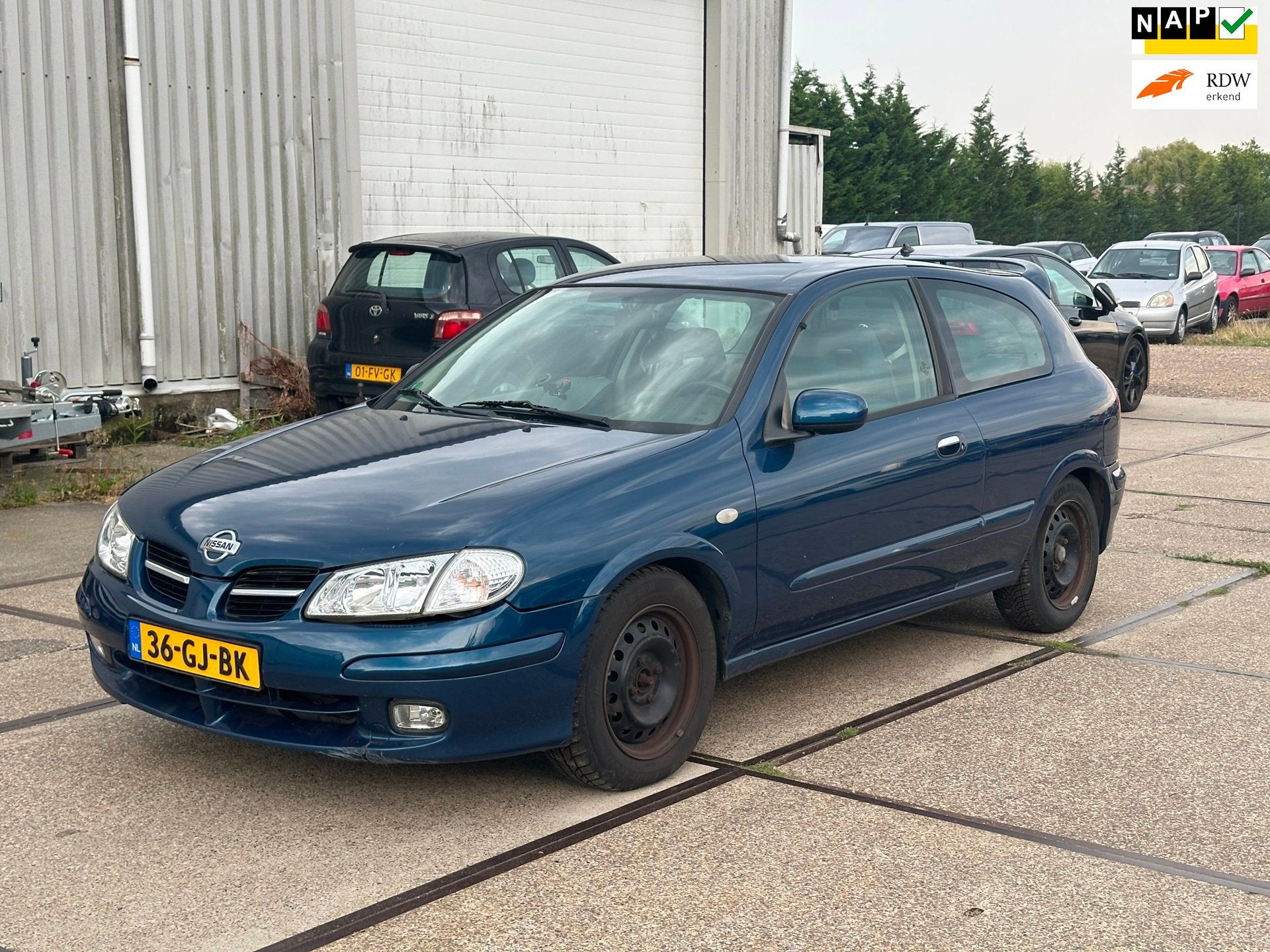 Nissan Almera 1.8 Luxury Automaat/Airco, Auto's, Nissan, Gebruikt, 4 cilinders, Blauw, 1180 kg
