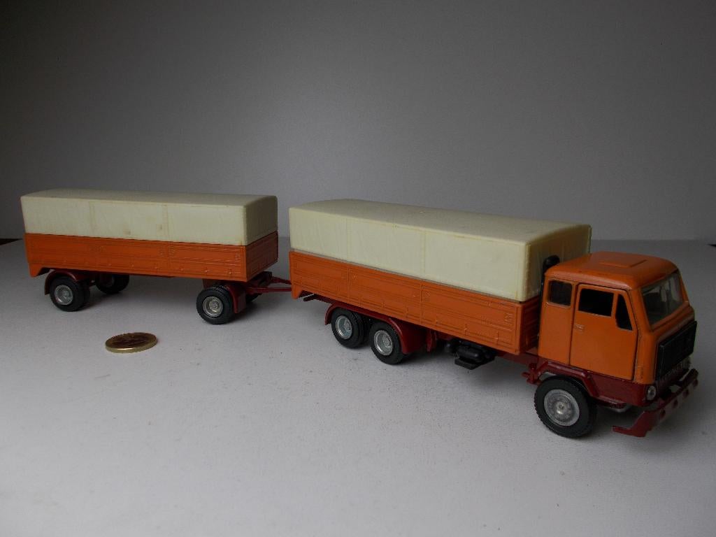 1977 Nacoral (Spain) VOLVO F89 + AANHANGWAGEN I.z.g.st., Hobby en Vrije tijd, Modelauto's | 1:50, Ophalen of Verzenden, Zo goed als nieuw