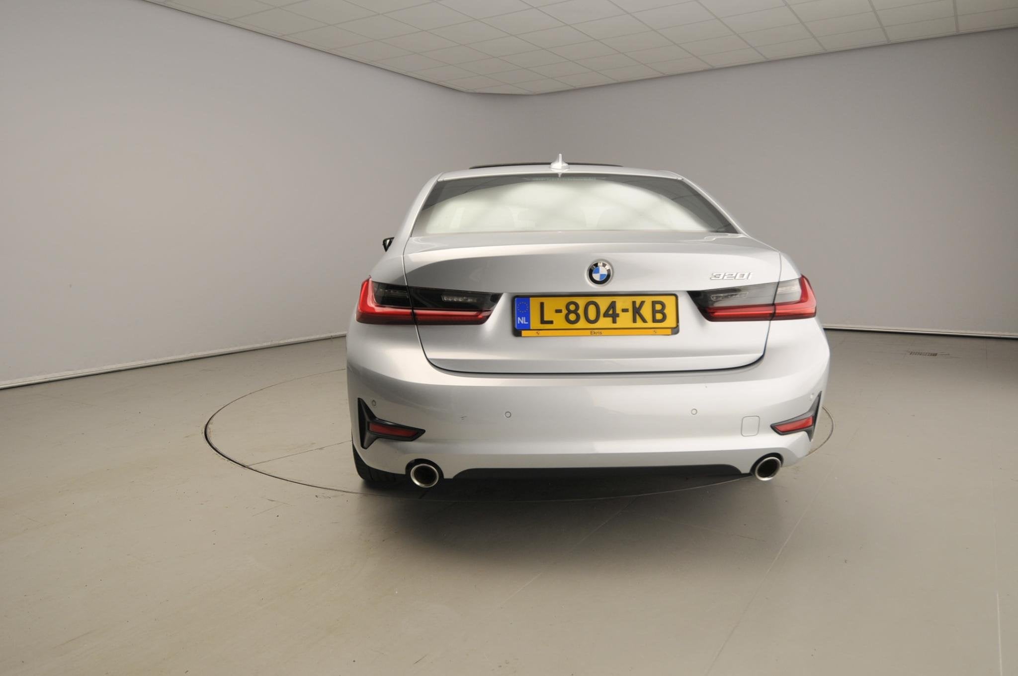 BMW 3-serie Sedan 320i | LED | Navigatie | Schuifdak | Sport, Auto's, BMW, Automaat, Achterwielaandrijving, Gebruikt, 4 cilinders