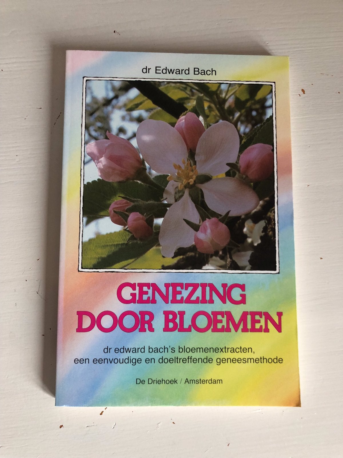 E. Bach - Genezing door bloemen, Sociale wetenschap, Ophalen of Verzenden, Zo goed als nieuw, E. Bach