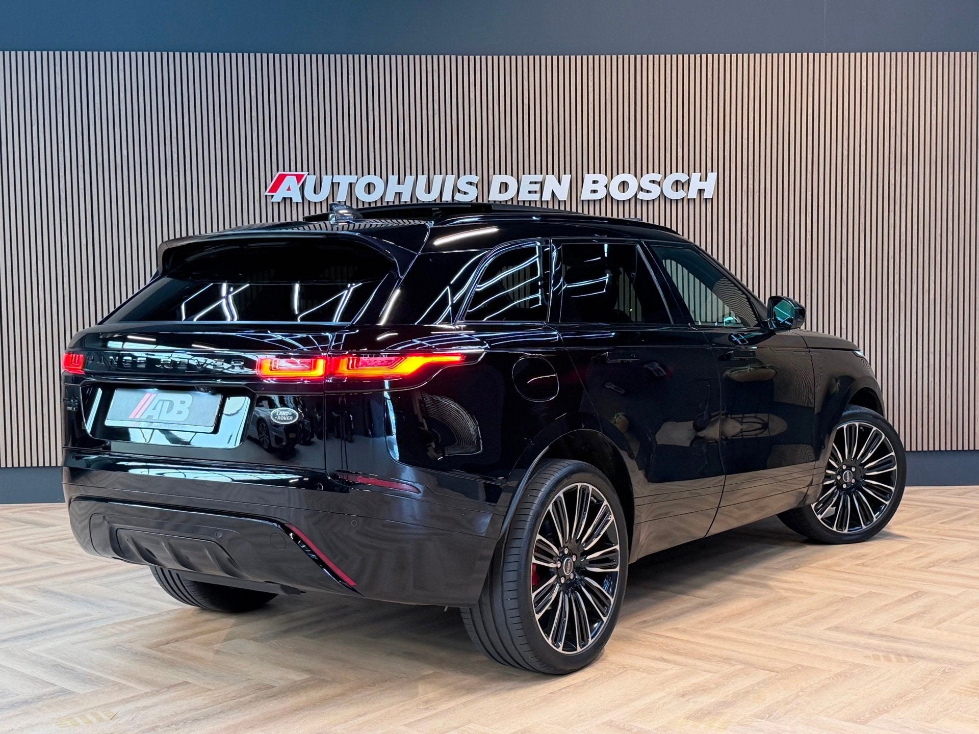 Land Rover Range Rover Velar 2.0 P250 Turbo AWD R-Dynamic SE, Auto's, Dealer onderhouden, Gebruikt, 4 cilinders, Range Rover Velar