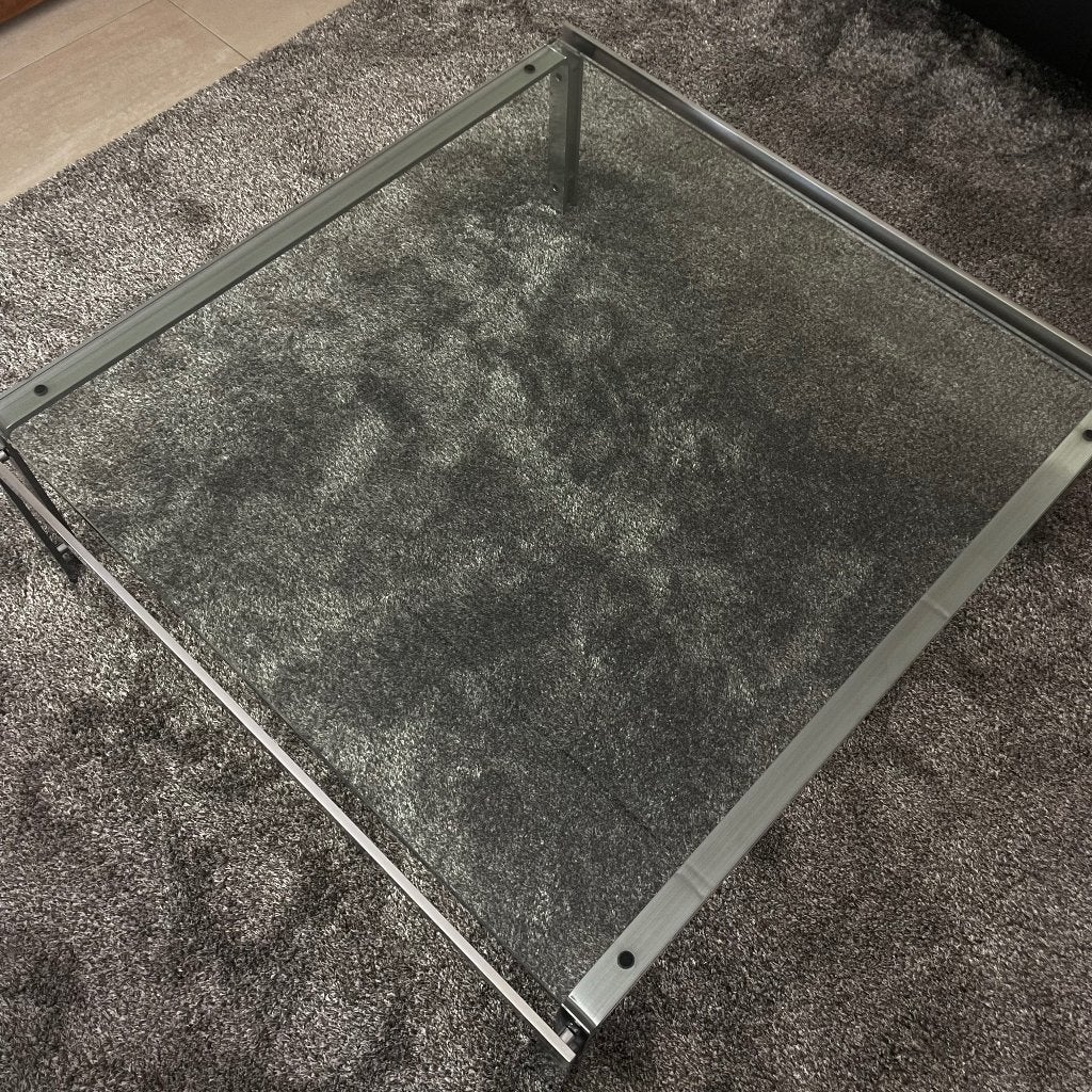Salontafel met glazenblad, Huis en Inrichting, Tafels | Salontafels, Ophalen, 50 tot 100 cm, Design tafel van METAFORM, past in ieder interieur