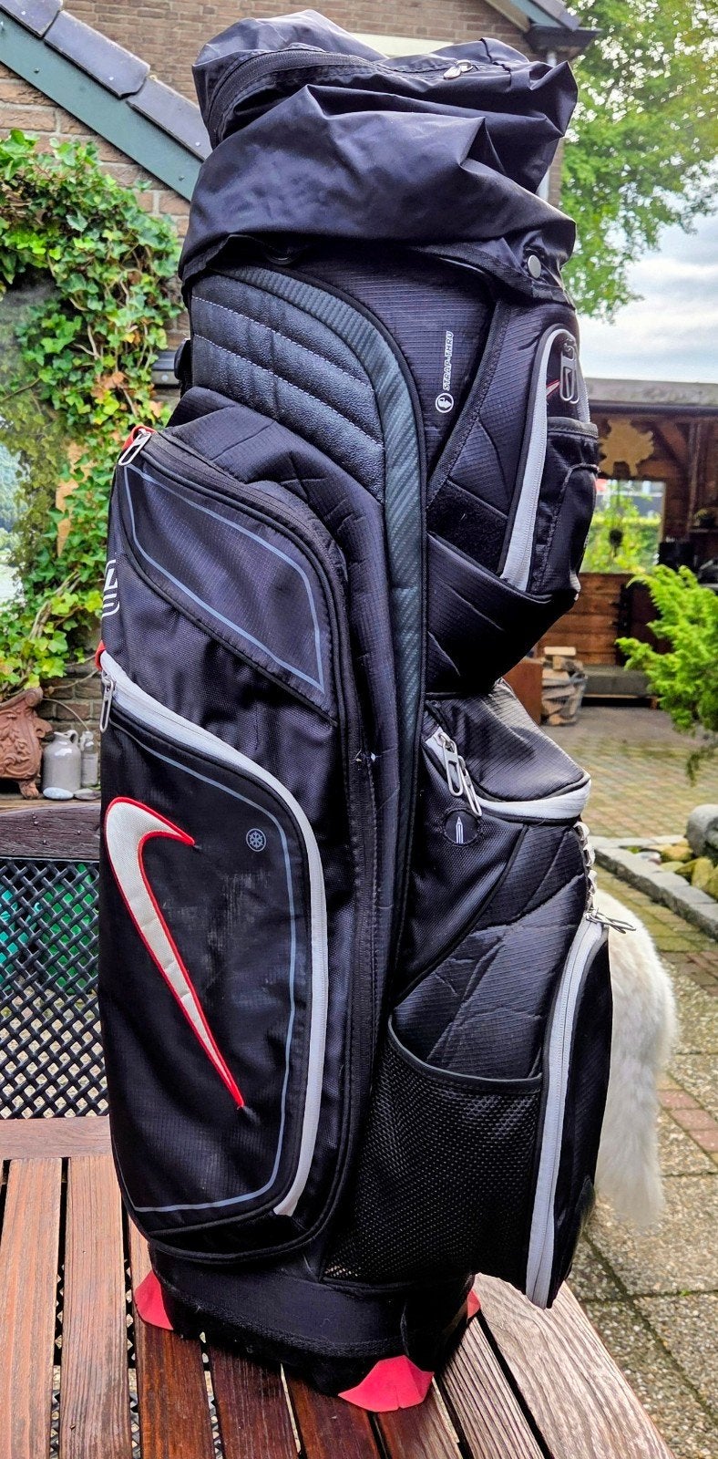 Strap Thru Nike Golf Cartbag - Zwart met rode accenten, Sport en Fitness, Ophalen, Gebruikt, Tas