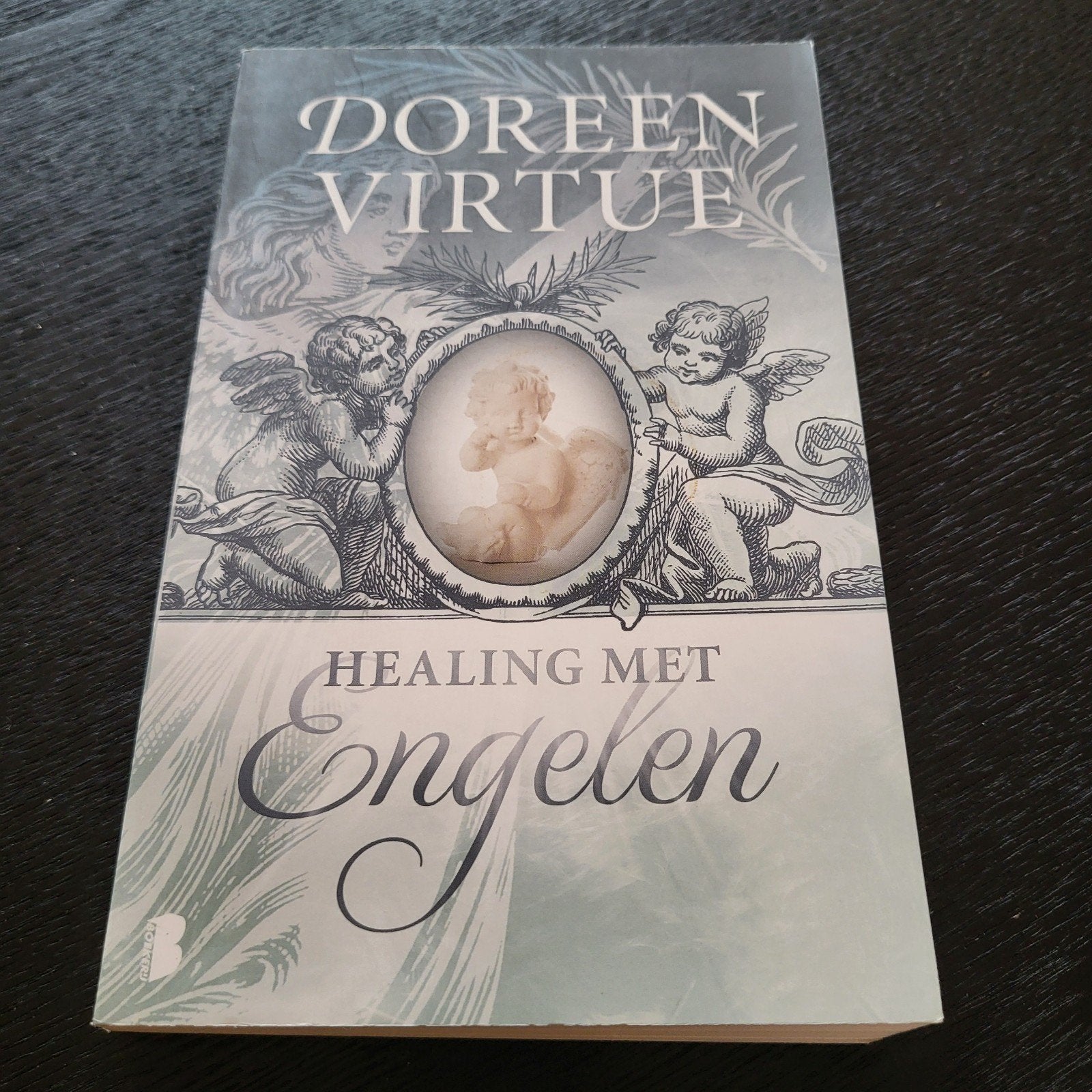 Doreen Virtue - Healing met engelen, Achtergrond en Informatie, Spiritualiteit algemeen, Ophalen of Verzenden, Zo goed als nieuw