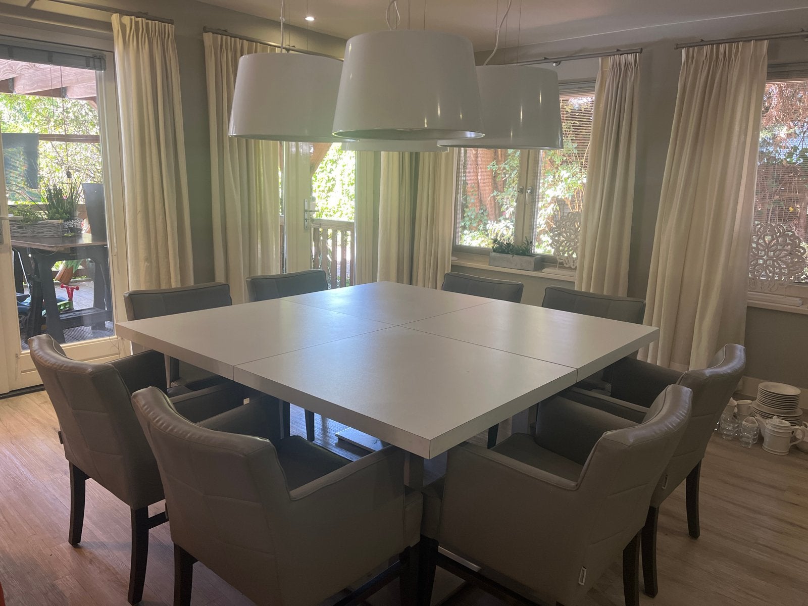 Moderne vierkante eettafel met 8 stoelen, Huis en Inrichting, Ophalen, Overige materialen, Gebruikt, 150 tot 200 cm