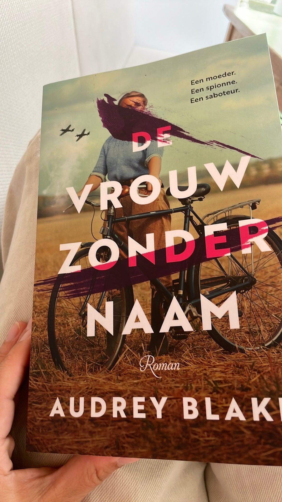 De vrouw zonder naam, Ophalen, Zo goed als nieuw