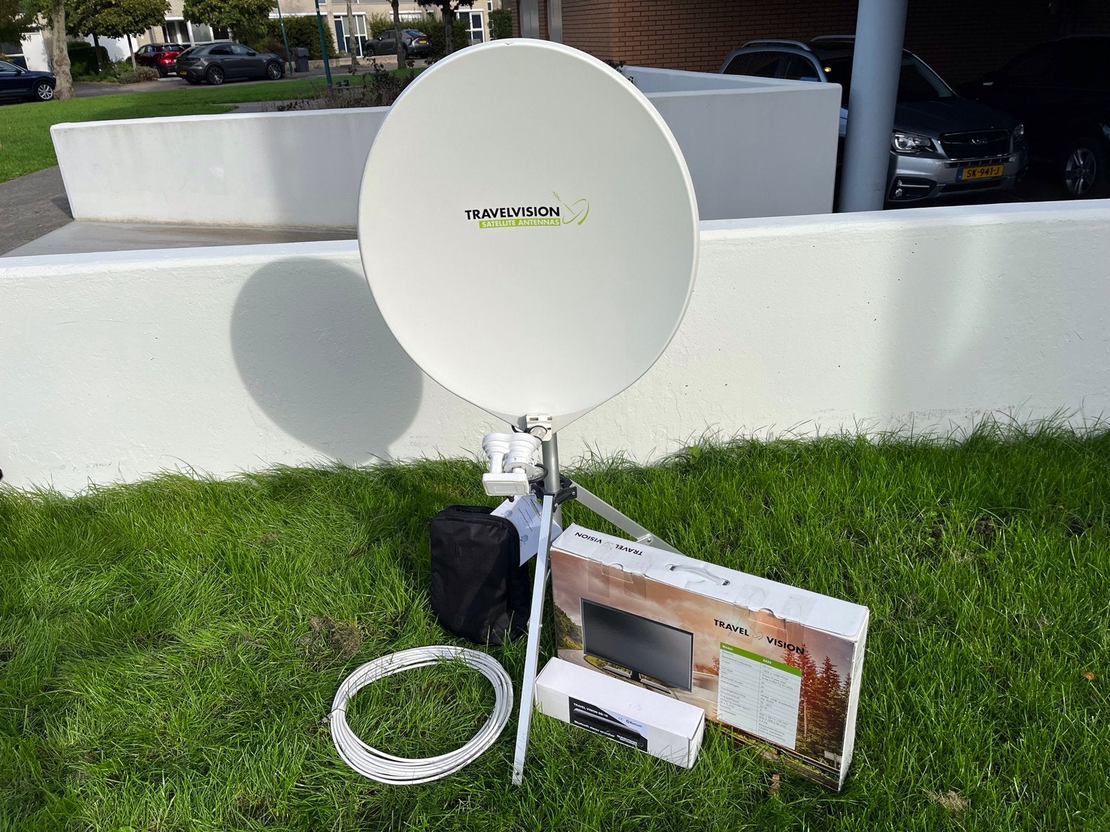 Travel Vision R7 schotelantenne met tv en soundbar, Ophalen, Zo goed als nieuw, (Schotel)antenne, Overige merken