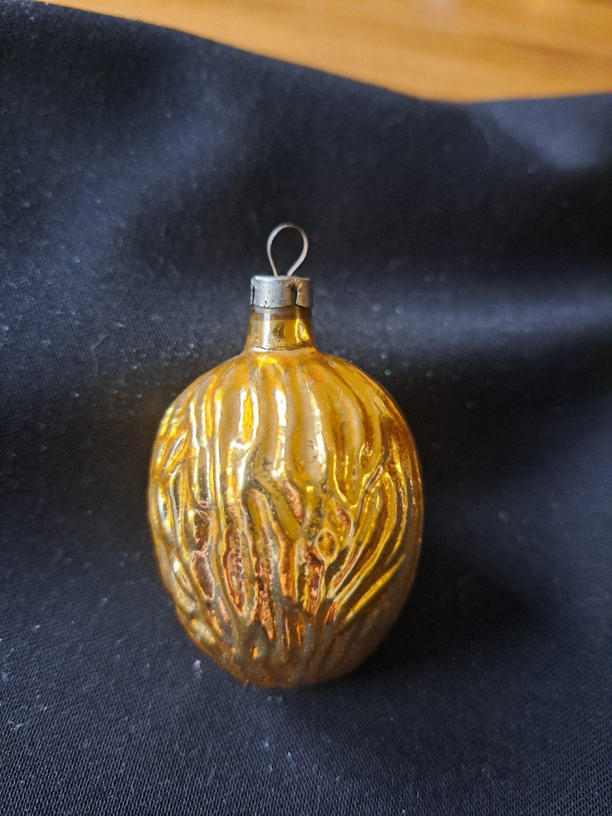 Oude walnoot kerstbal, Diversen, Ophalen of Verzenden