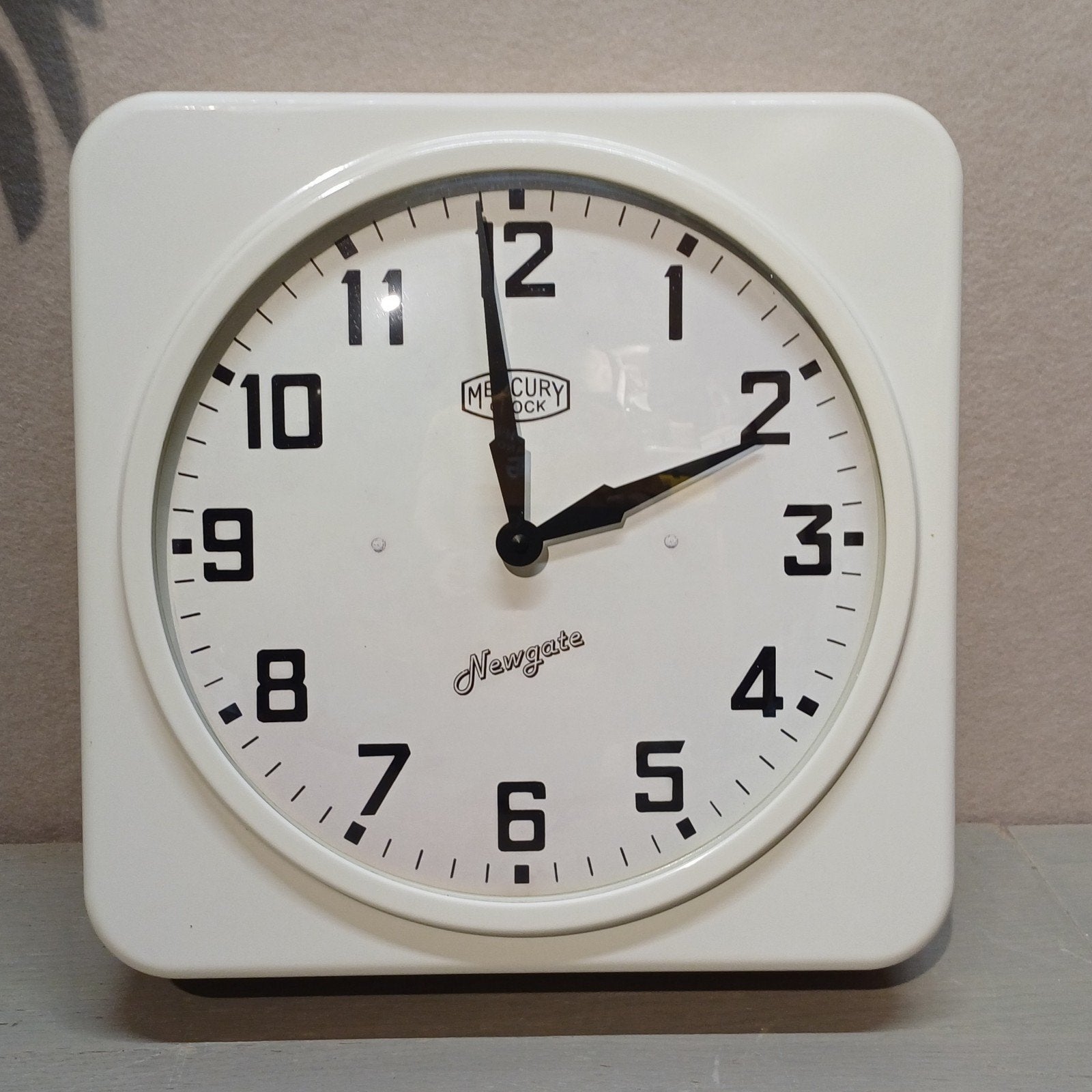 VINTAGE METALEN KLOK MERCURY NEWGATE CLOCKS, Huis en Inrichting, Woonaccessoires | Klokken, Ophalen of Verzenden, Zo goed als nieuw