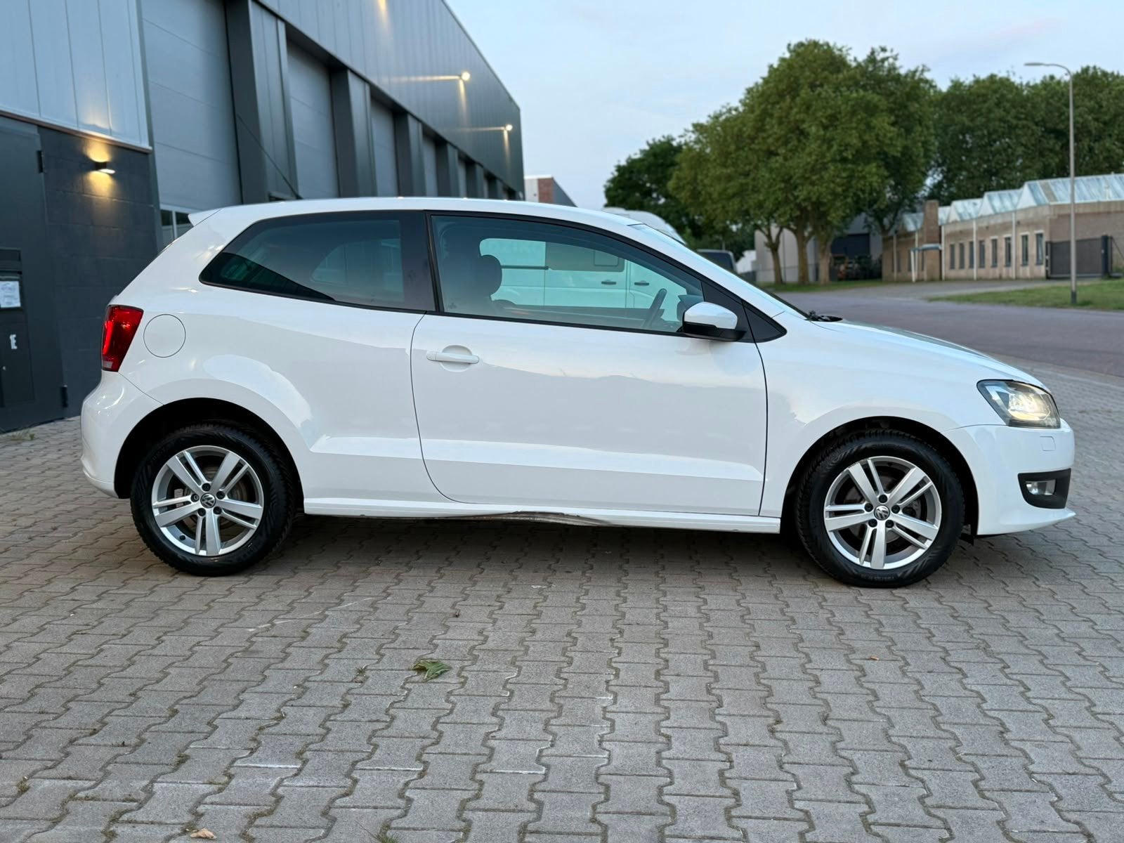Volkswagen Polo 1,2 2013 Life Xenon Led Velgen Wit Stoelverw, Voorwielaandrijving, Euro 5, Zwart, 1198 cc