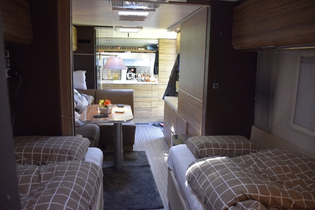Adria Astella 663HT ALLSEASON E&P AIRCO MOVER VAATWASSER ATC, Caravans en Kamperen, Standaardzit, Omvormbare zithoek, 7 tot 8 meter