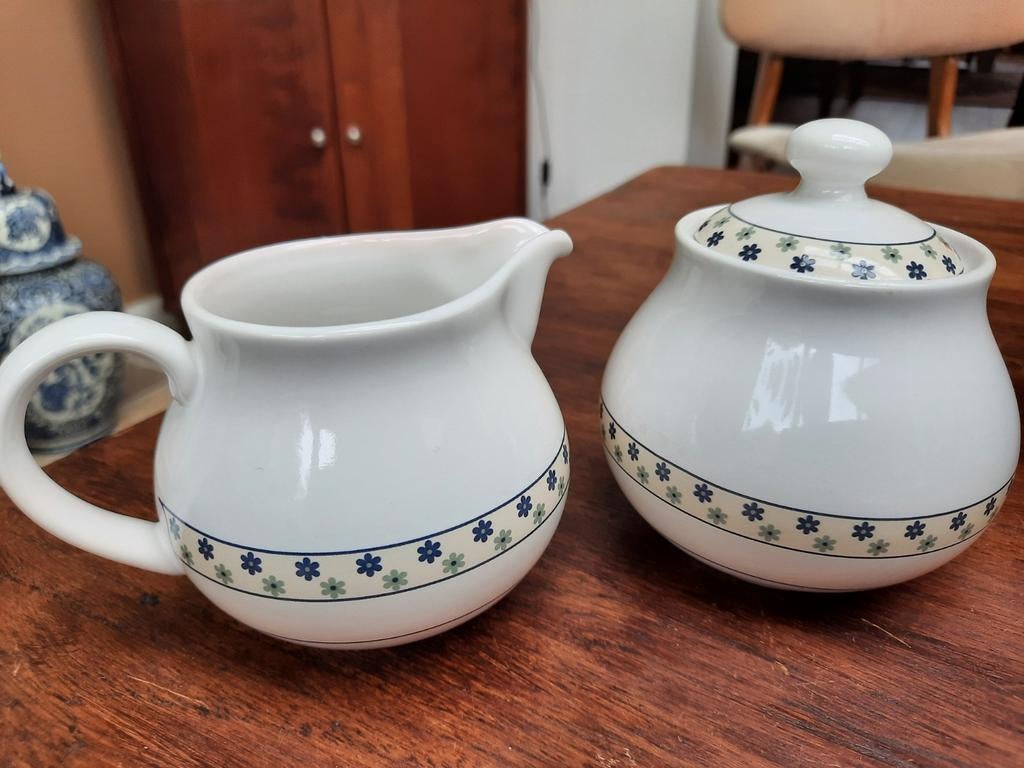 Royal Orchid stoneware melkkan en suikerpotje, Ophalen of Verzenden