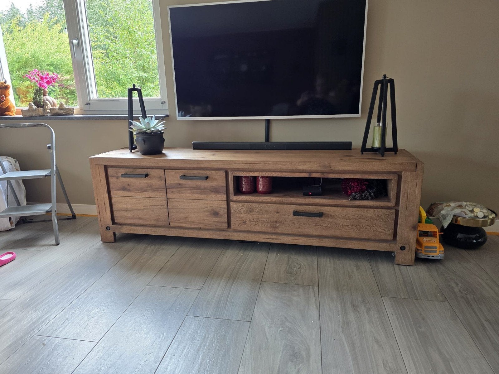 Robuust eikenhouten tv-meubel met veel opbergruimte, Huis en Inrichting, Ophalen, 150 tot 200 cm, Eikenhout, Zo goed als nieuw