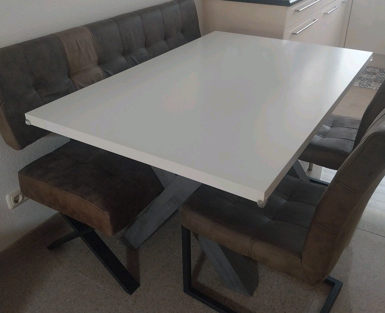 Eettafel met bank en stoelen - Modern en comfortabel, Ophalen, Gebruikt, 100 tot 150 cm, Overige materialen