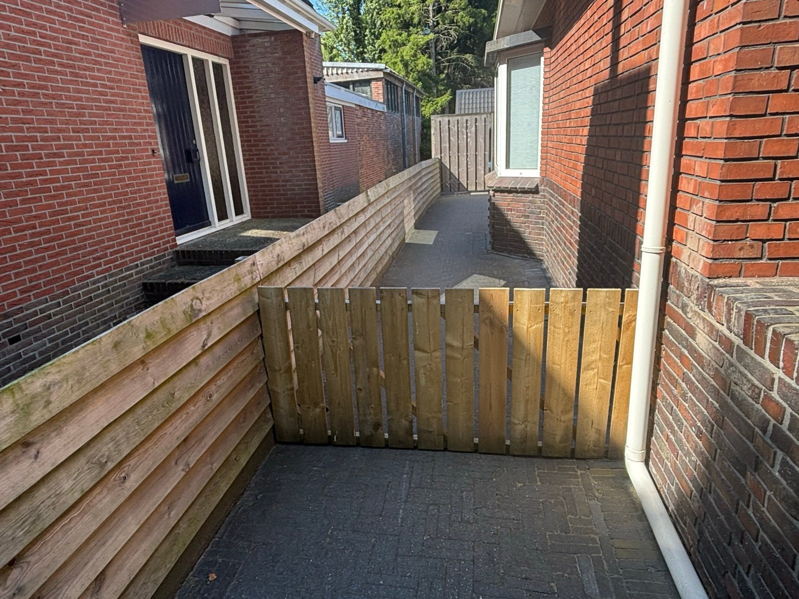 Lage schutting met palen geïmpregneerd., Tuin en Terras, Ophalen, Gebruikt, Hout, Tuinhek