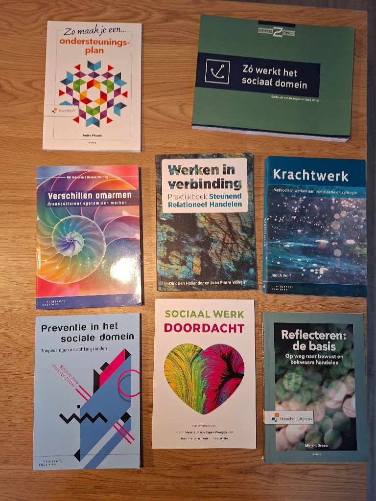 Studieboeken van alle vier de jaren HBO Social Work, Ophalen, Diverse auteurs, HBO, Zo goed als nieuw