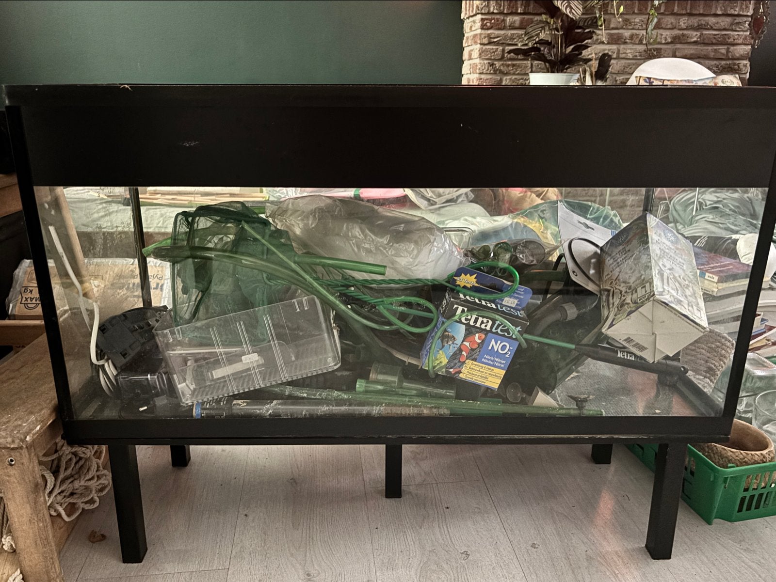 Oud aquarium met toebehoren voor tropische zoetwatervissen, Dieren en Toebehoren, Vissen | Aquaria en Toebehoren, Ophalen, Inclusief toebehoren