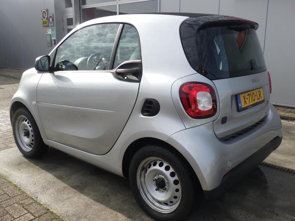 Smart Fortwo EQ Comfort 18 kWh, Airco, Cruise, Stoelverwarmi, Achterwielaandrijving, Zwart, Leder, 2 stoelen