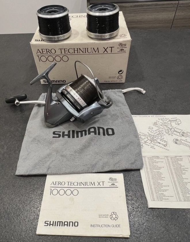 Shimano Aero Technium XT 10000 + Doos + 2 Spoelen + Tas, Watersport en Boten, Hengelsport | Karpervissen, Ophalen of Verzenden