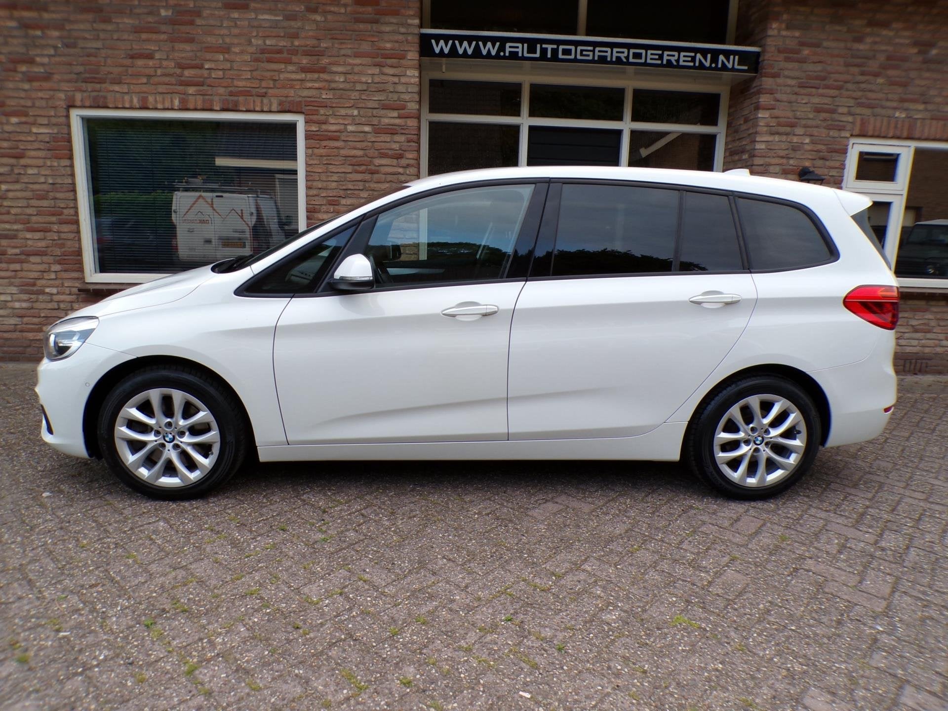 BMW 2-serie Gran Tourer 220i Automaat / Clima / Navi / Stoel, Auto's, 1998 cc, Stof, Gebruikt, Euro 6