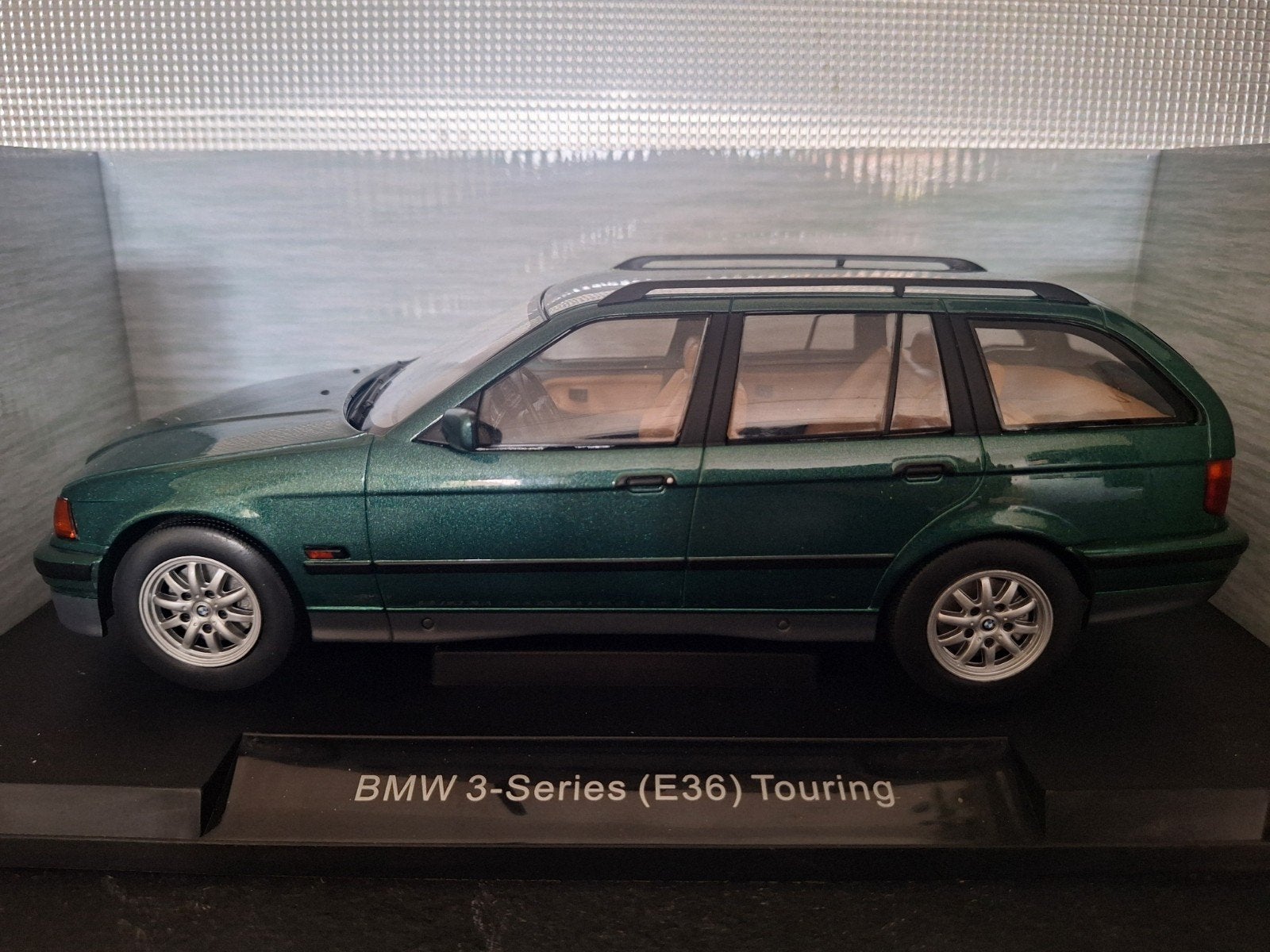 BMW 3 serie E36 Touring 1995 Schaal 1:18, Hobby en Vrije tijd, Overige merken, MCG, Nieuw, Ophalen of Verzenden