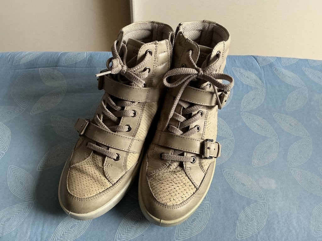 Beige/creme sneakers van ecco. Maat 40, Ecco, Beige, Ophalen of Verzenden, Sneakers of Gympen