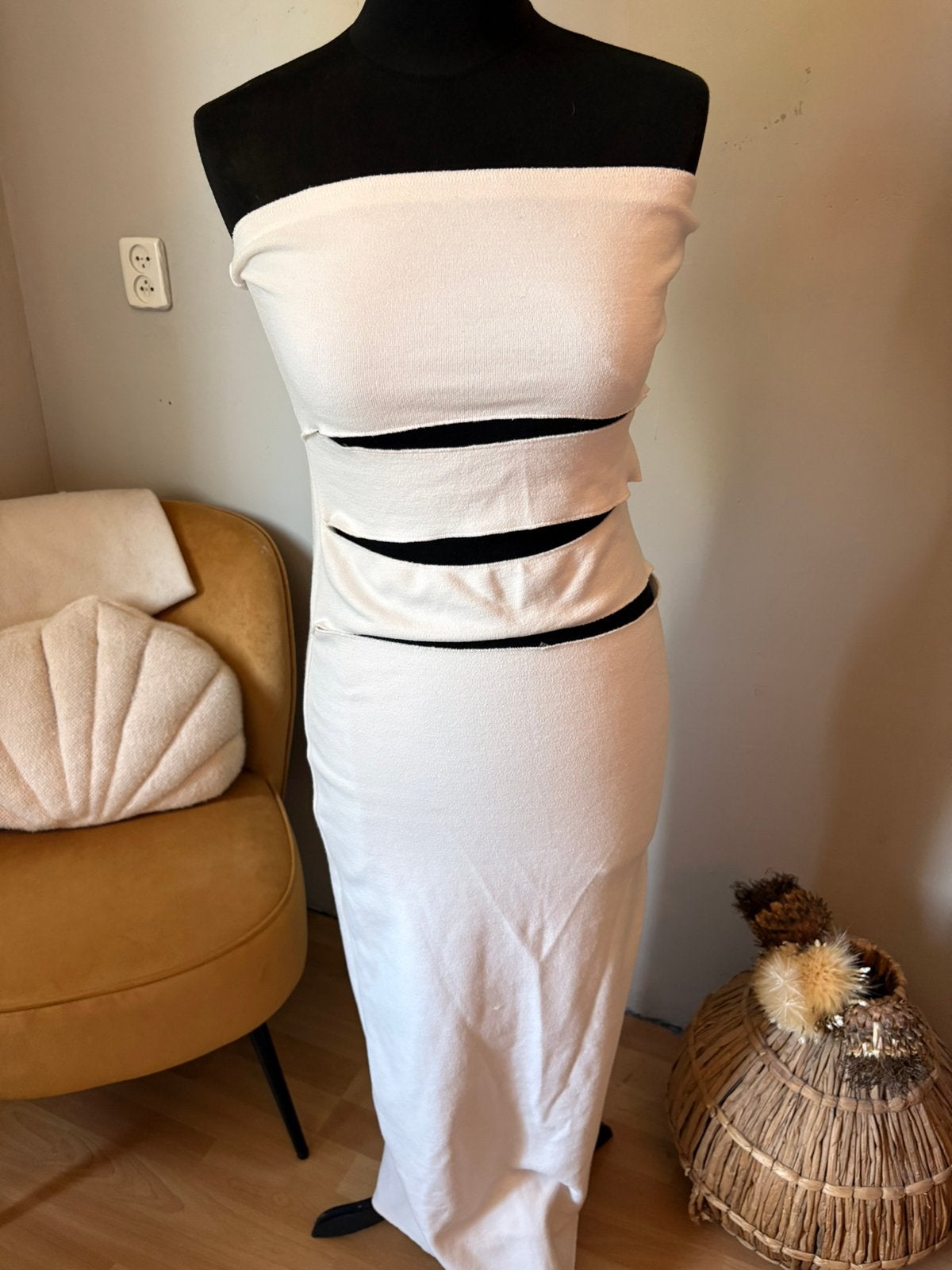 Zara mooie witte lange cut out strapless jurk mt 38 ZGAN, Maat 38/40 (M), Wit, Ophalen of Verzenden, Zo goed als nieuw